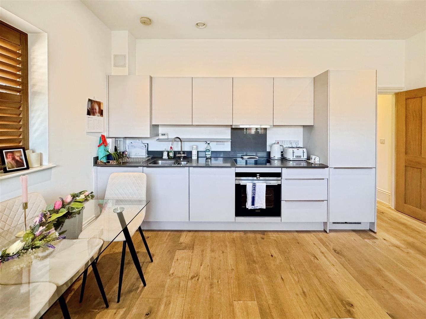 Flat Imperial Avenue in Southend-on-Sea