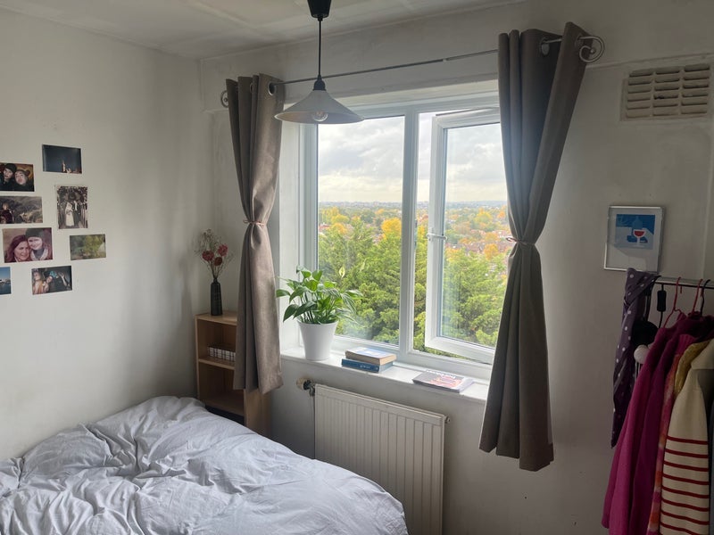 Room Mansfield Heights in Greater London