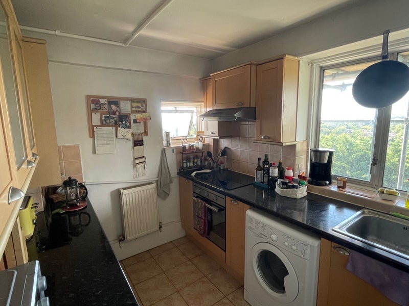 Room Mansfield Heights in Greater London