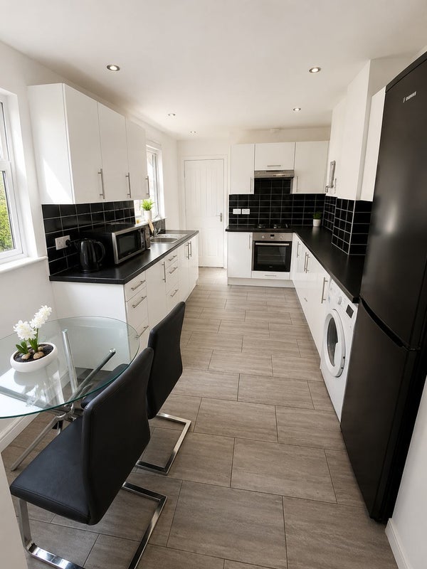 Room Hunton Road in Birmingham