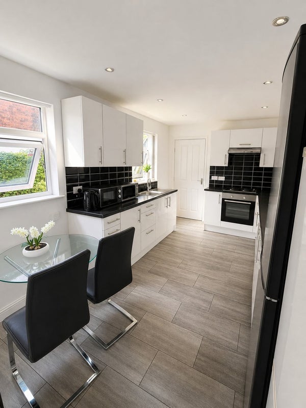 Room Hunton Road in Birmingham