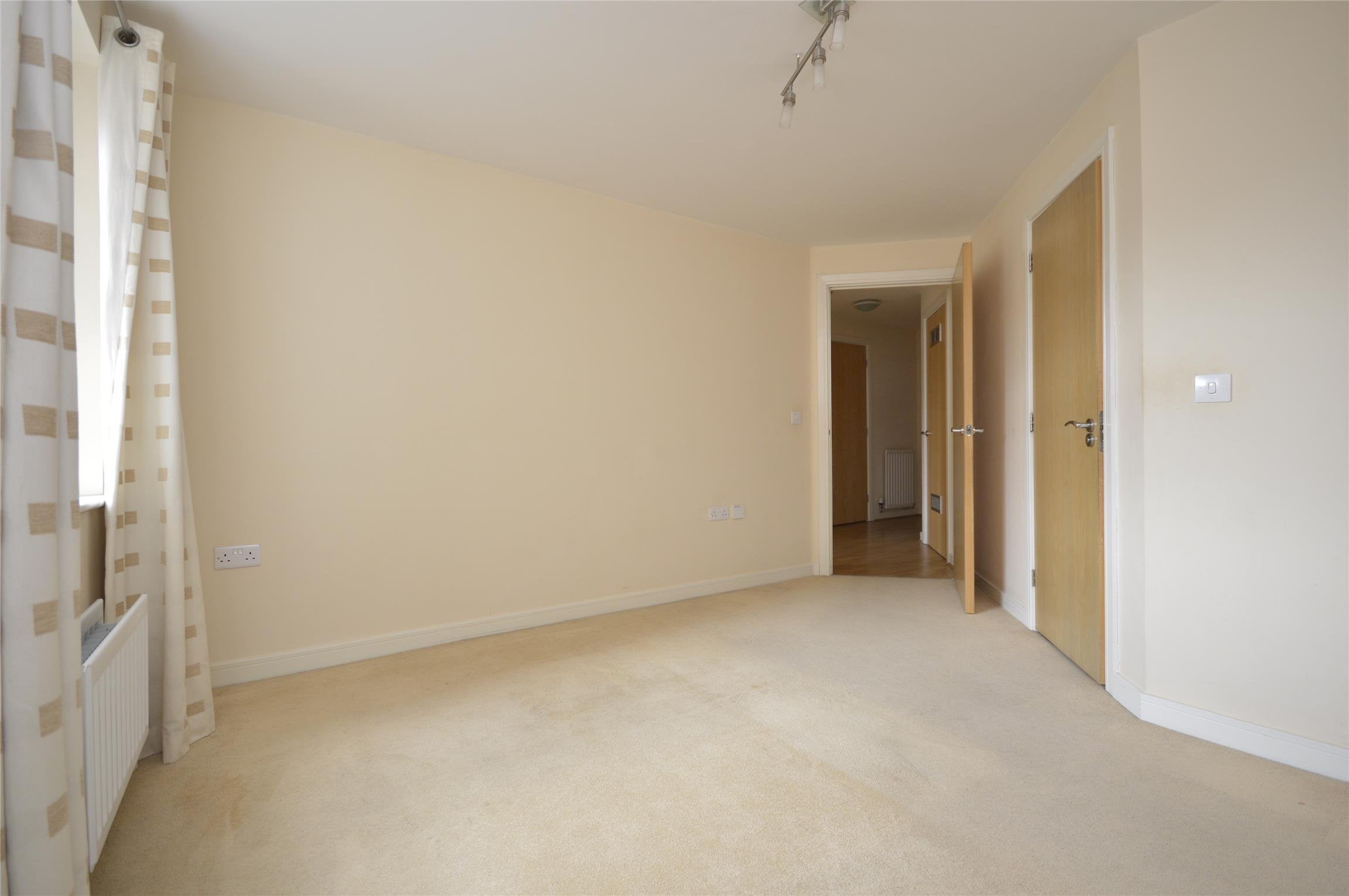 Flat Green Lane in Greater London