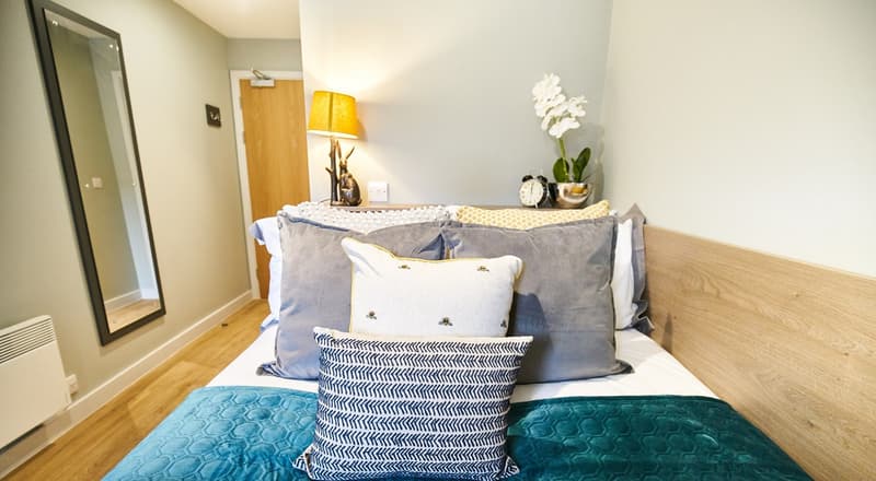 Room Merrion Place in Leeds