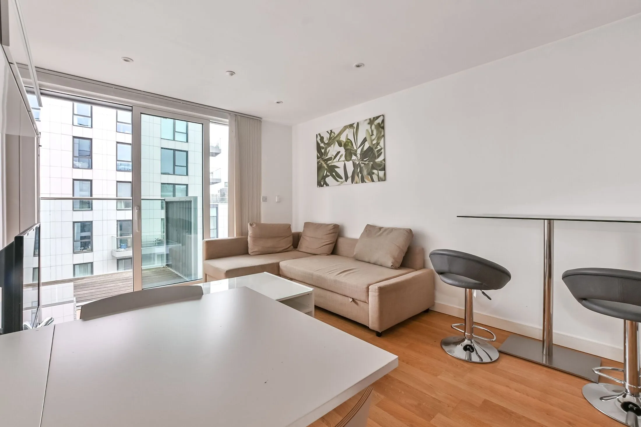 Flat Goodchild Road in Greater London