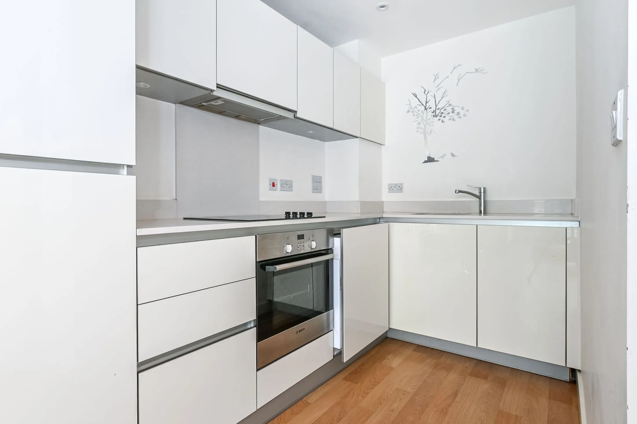 Flat Goodchild Road in Greater London