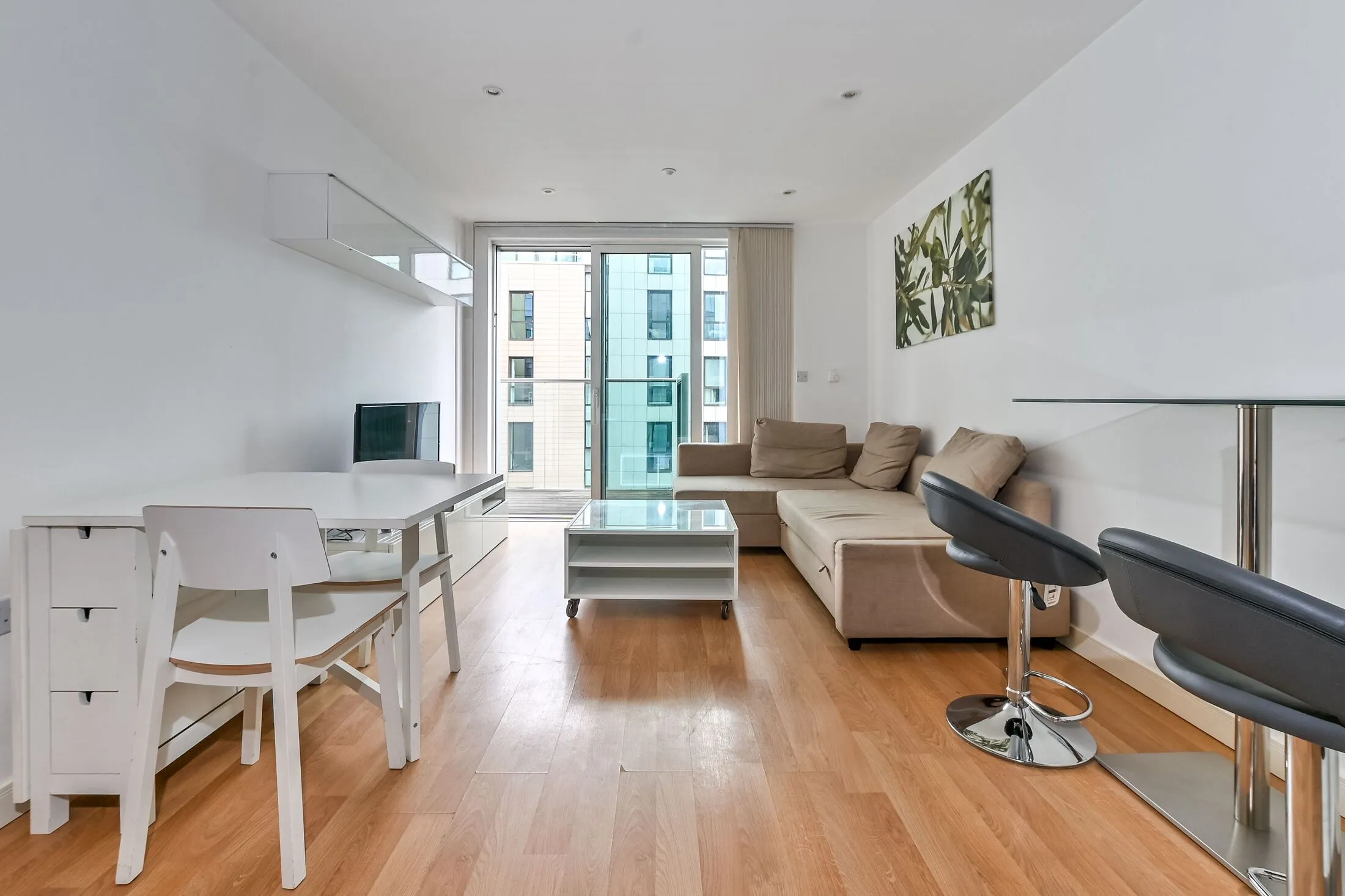 Flat Goodchild Road in Greater London