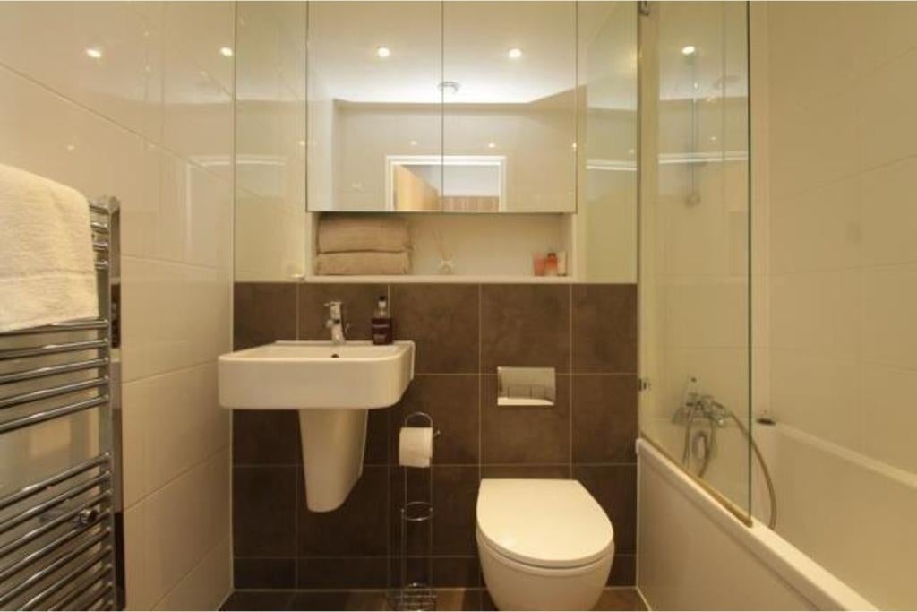 Flat Conington Road in Greater London