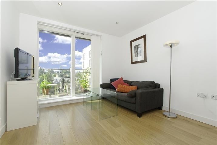 Flat Conington Road in Greater London