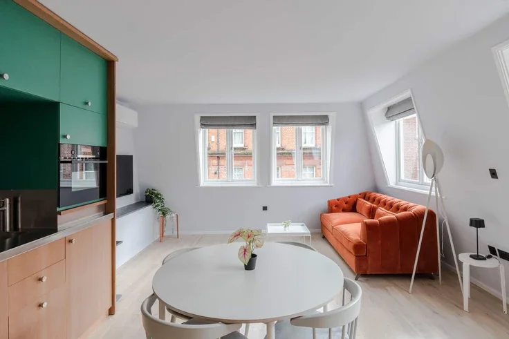 Flat Green's Court in City of Westminster