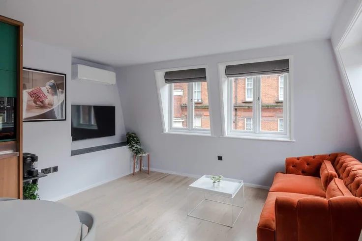 Flat Green's Court in City of Westminster