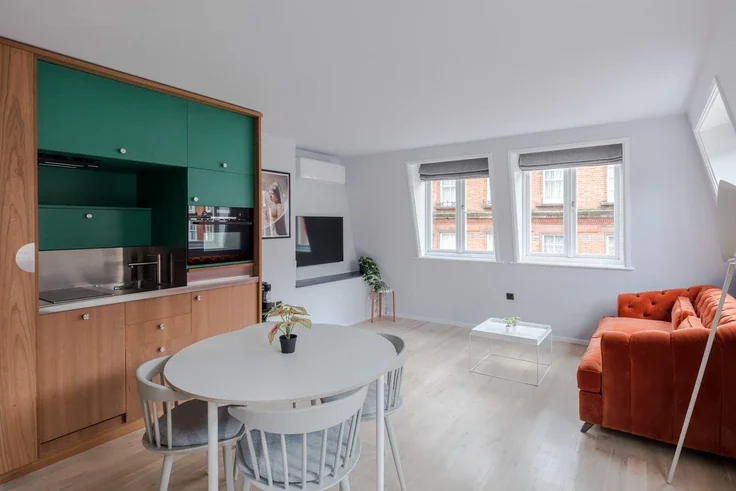 Flat Green's Court in City of Westminster