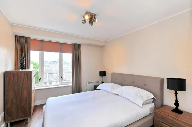 Flat Wapping High Street in Greater London