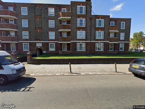 Flat Martin Way in Greater London