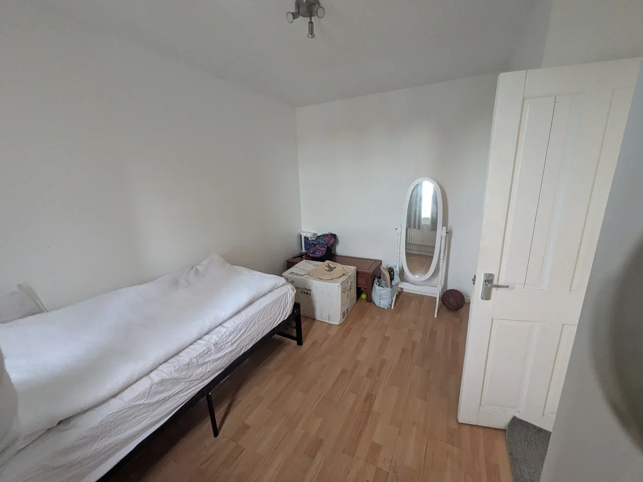 Flat Martin Way in Greater London