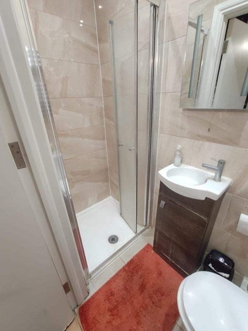 Room Arundel Road in Greater London