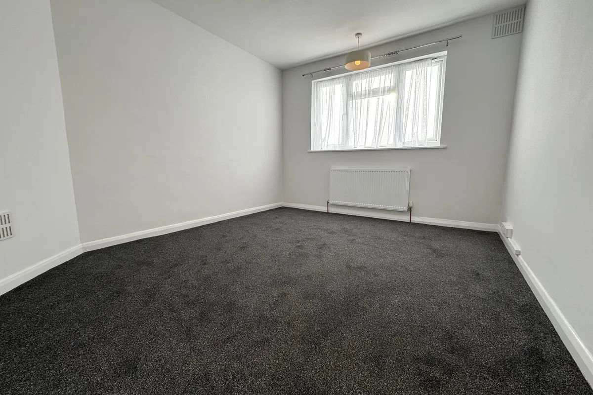 Flat Gilda Crescent in Wealden