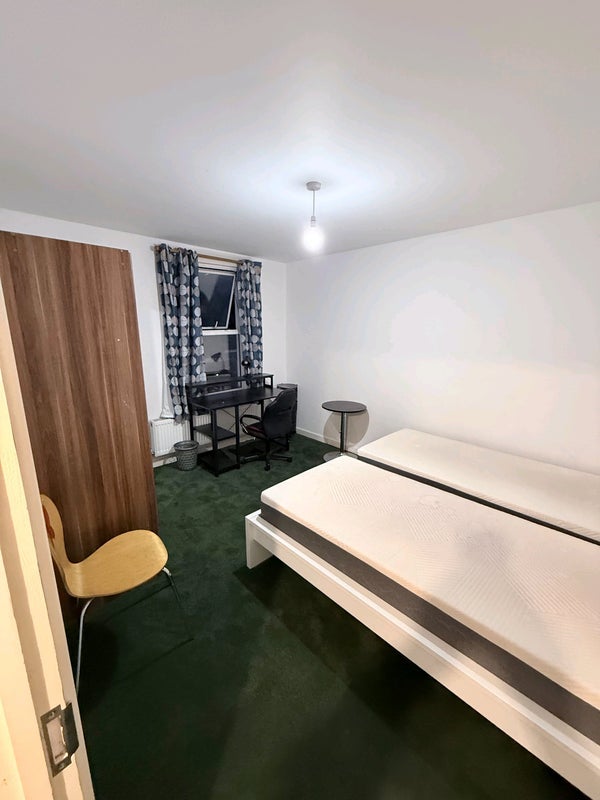 Room Skeffington Road in Greater London