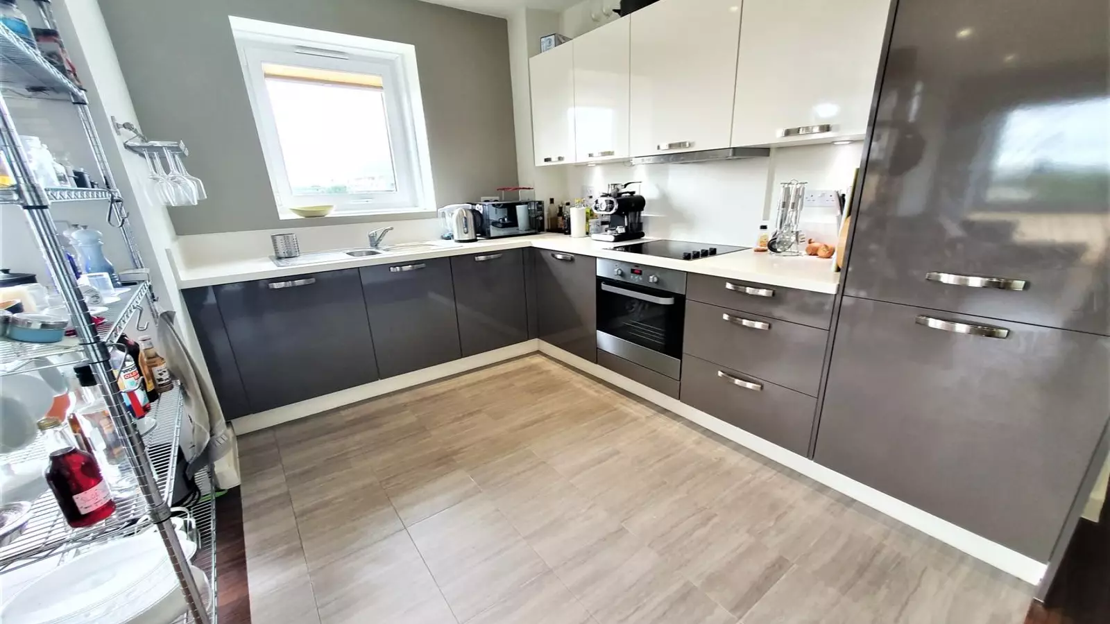 Flat Hayling Way in Greater London
