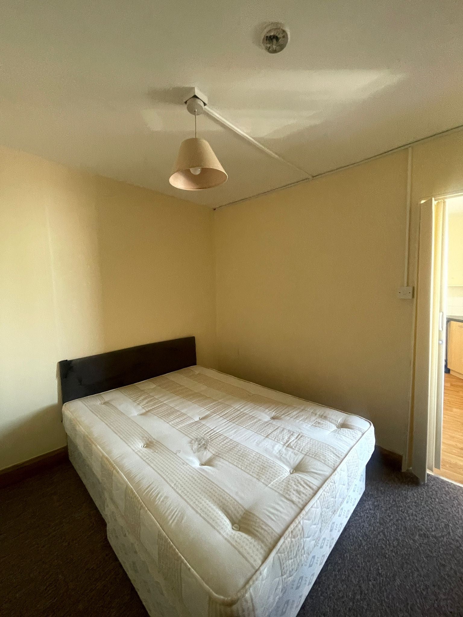 Flat Dagenham Road in Greater London