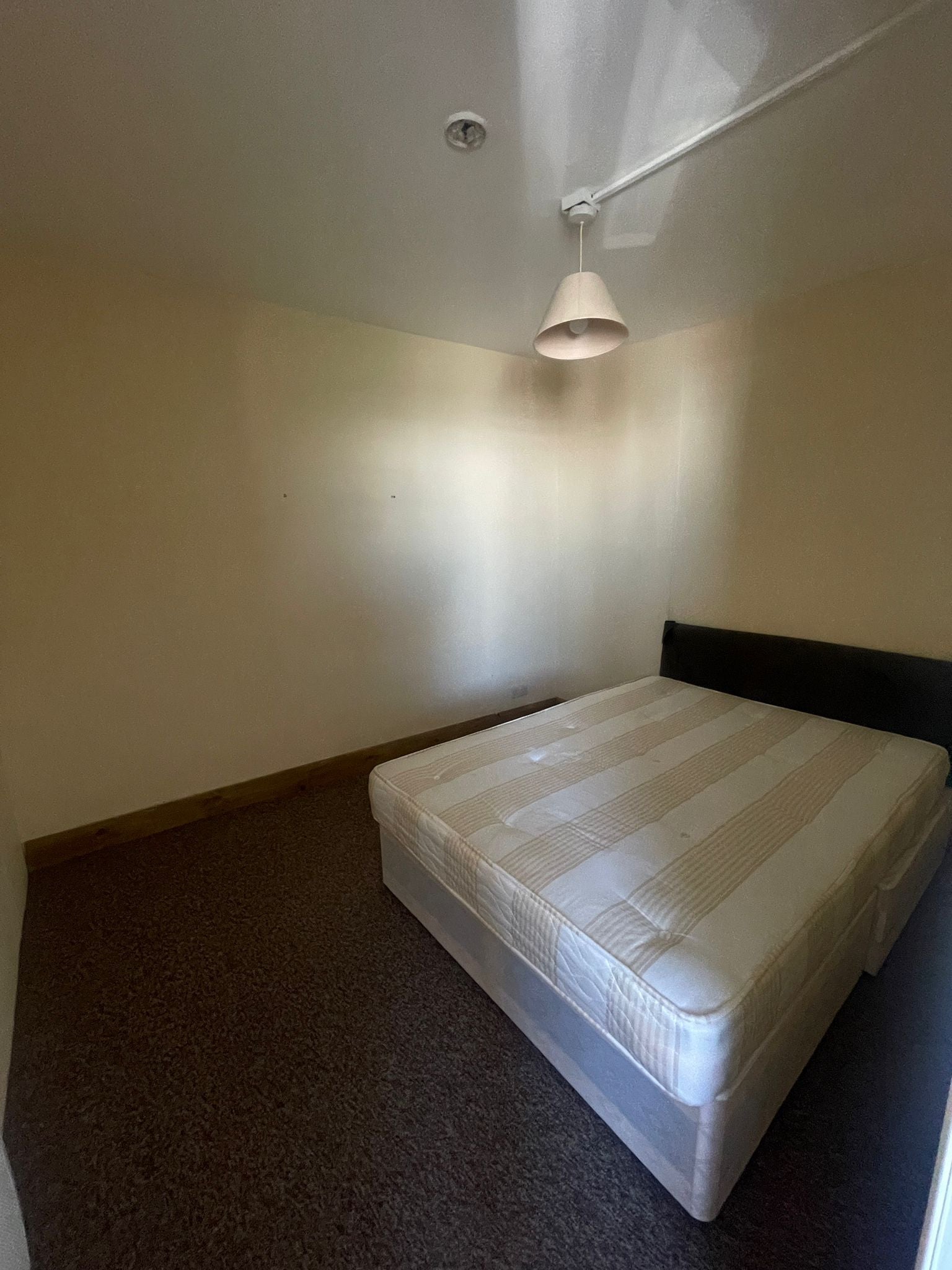 Flat Dagenham Road in Greater London