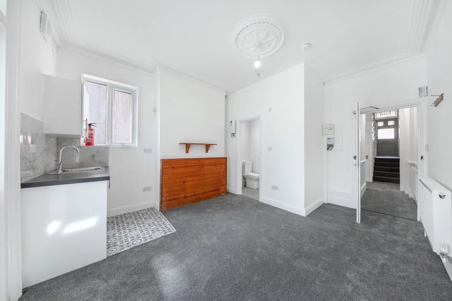 Flat Kingscourt Road in Greater London