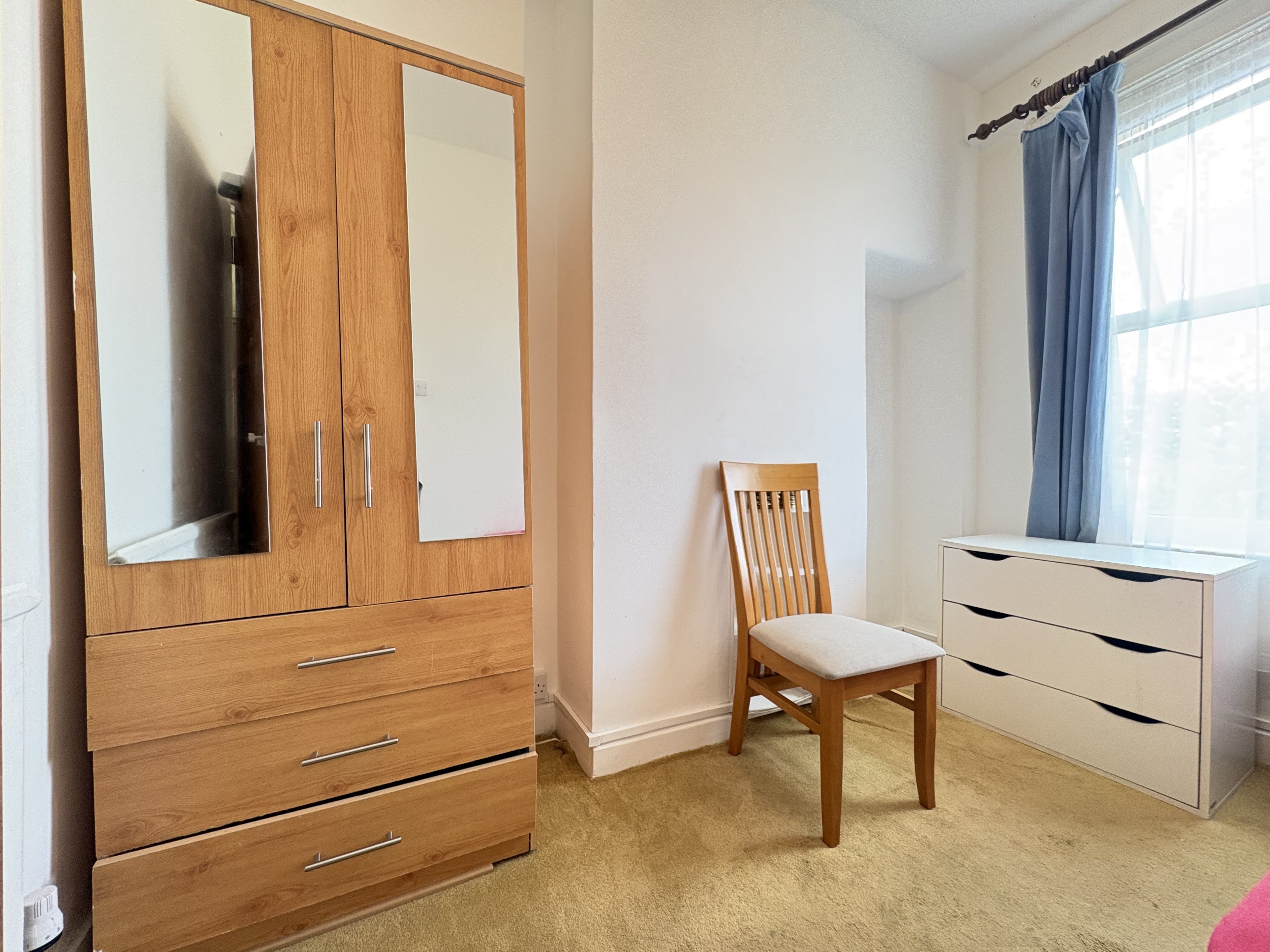 Room Hazelbank Road in Greater London