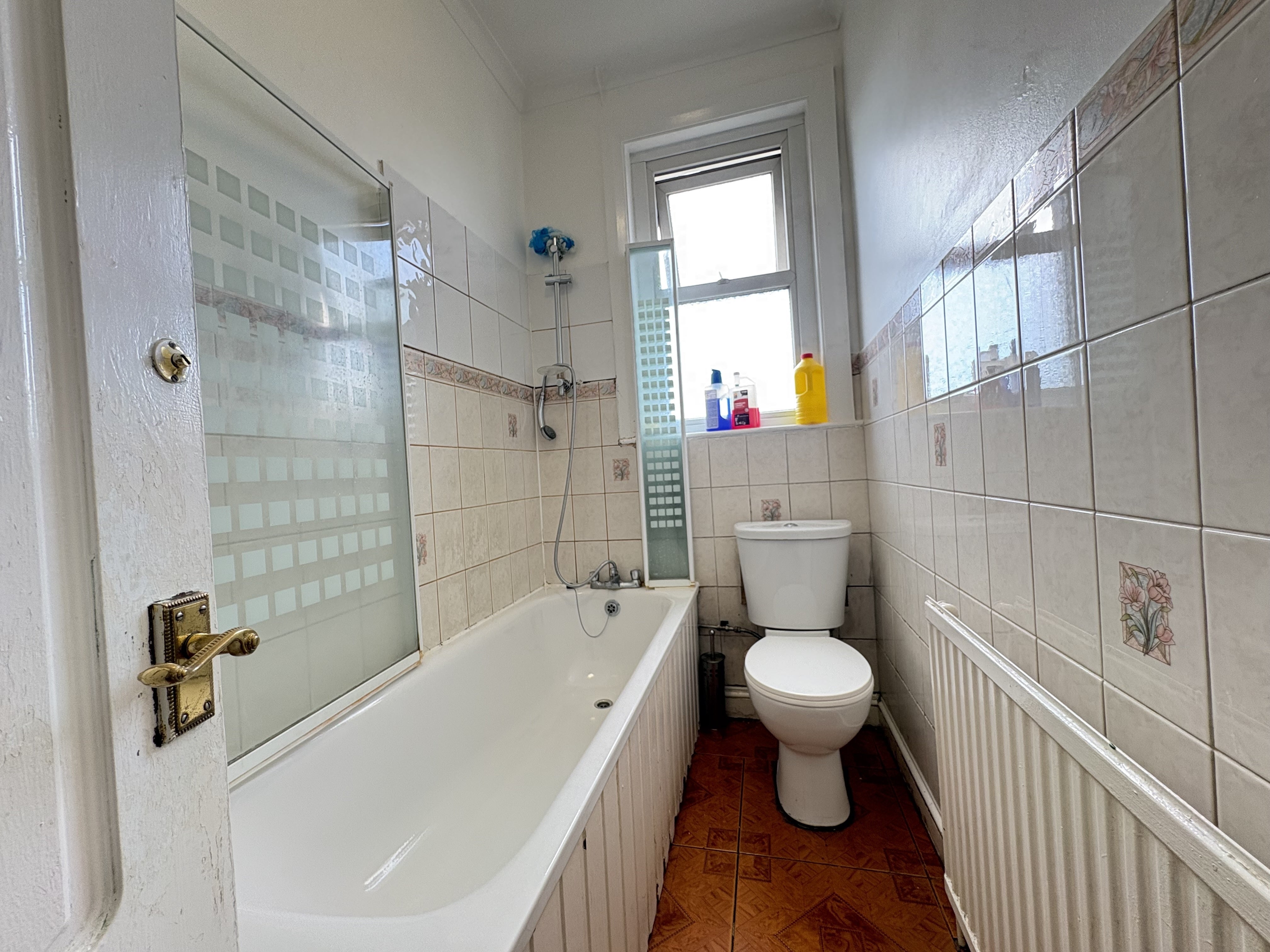 Room Hazelbank Road in Greater London