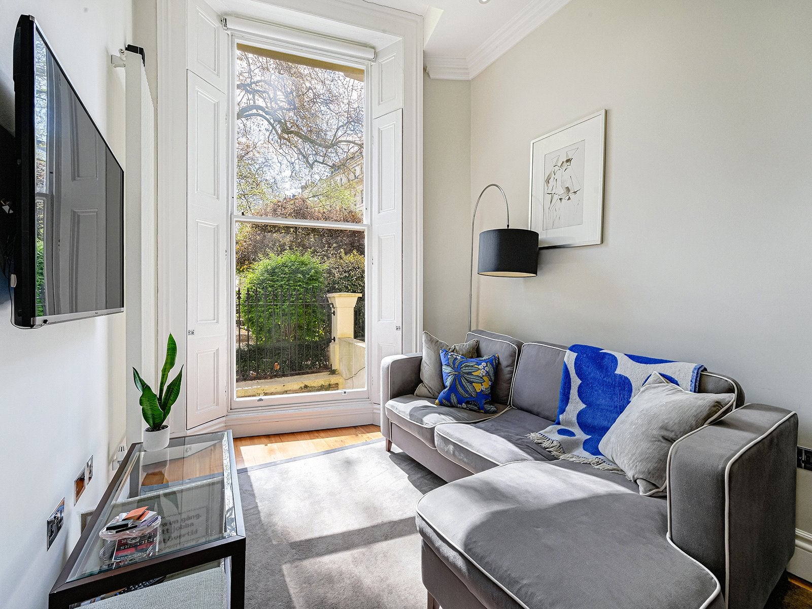 Flat Kensington Gardens Square in City of Westminster