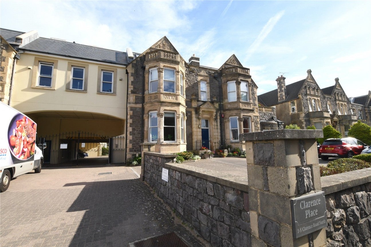 Flat Clarence Road North in Weston-super-Mare