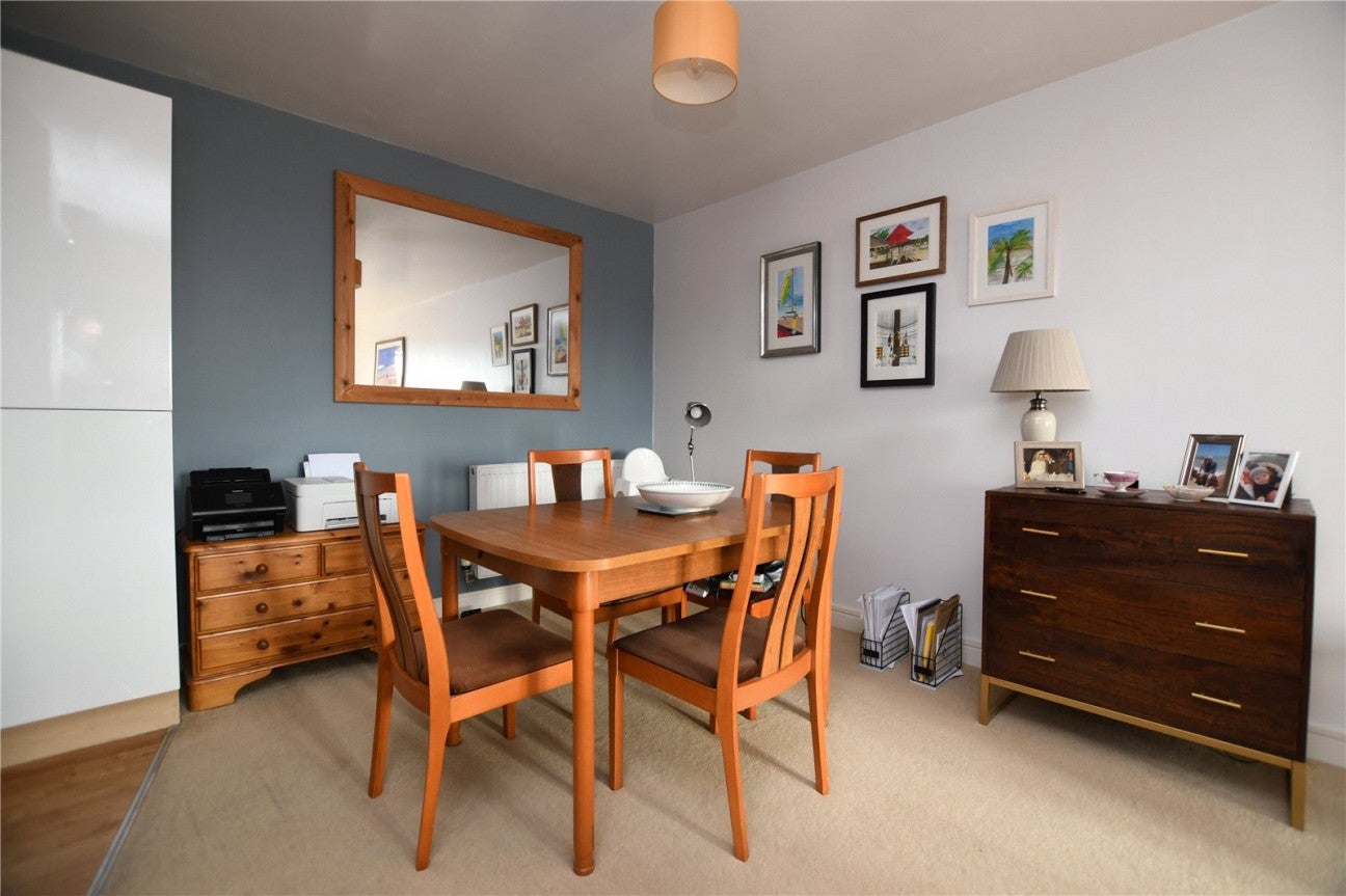 Flat Clarence Road North in Weston-super-Mare
