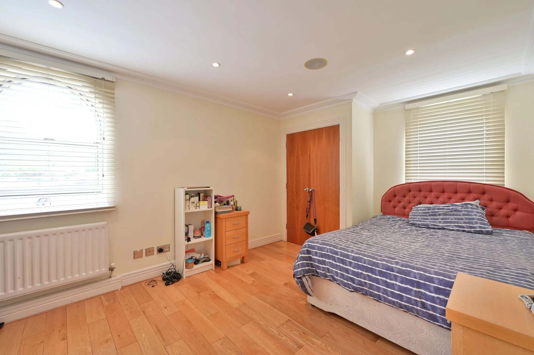 Flat Harrods Village in Greater London