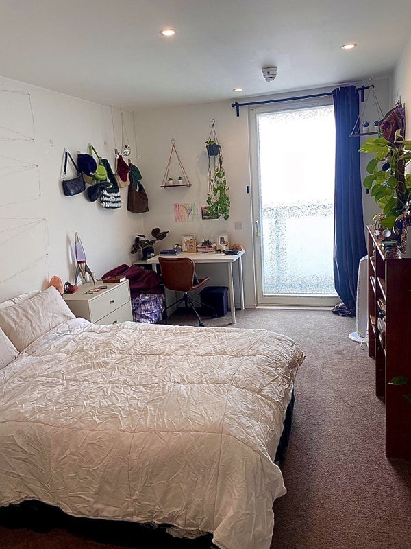 Room Regent's Canal towpath in Greater London