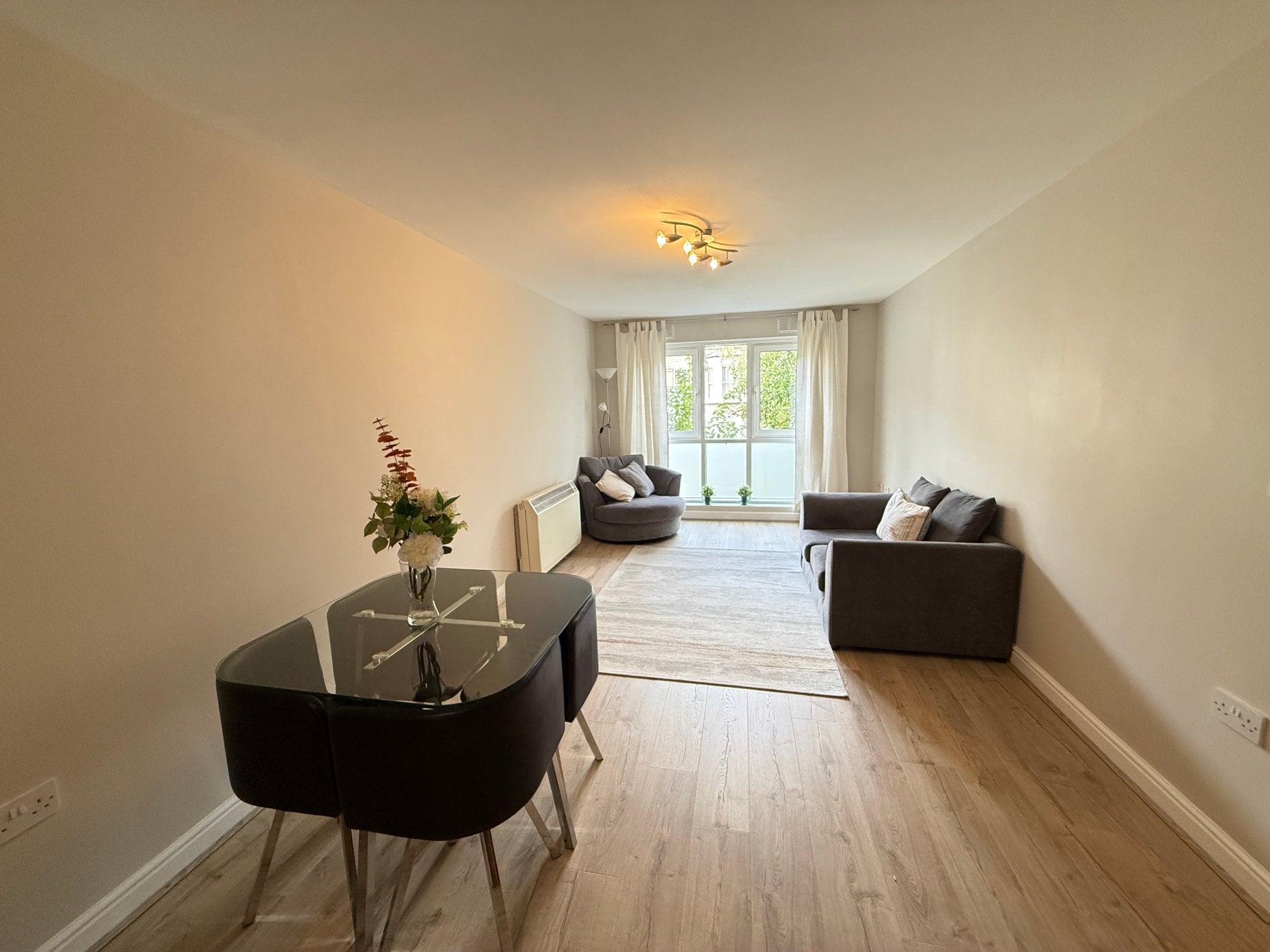 Flat Stock Orchard Crescent in Greater London