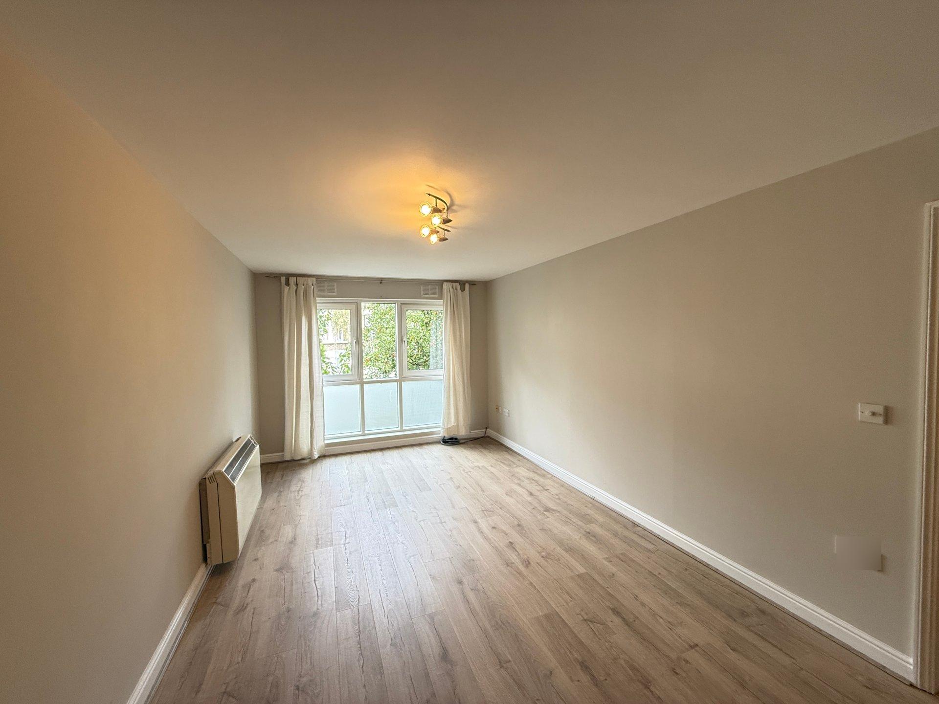 Flat Stock Orchard Crescent in Greater London