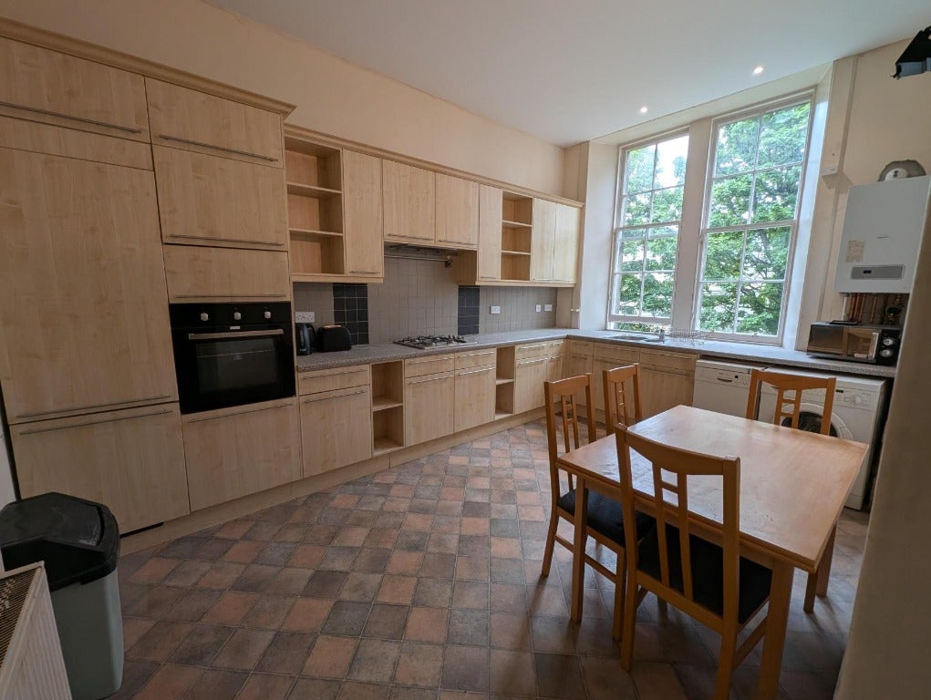 Flat Lutton Place in City of Edinburgh