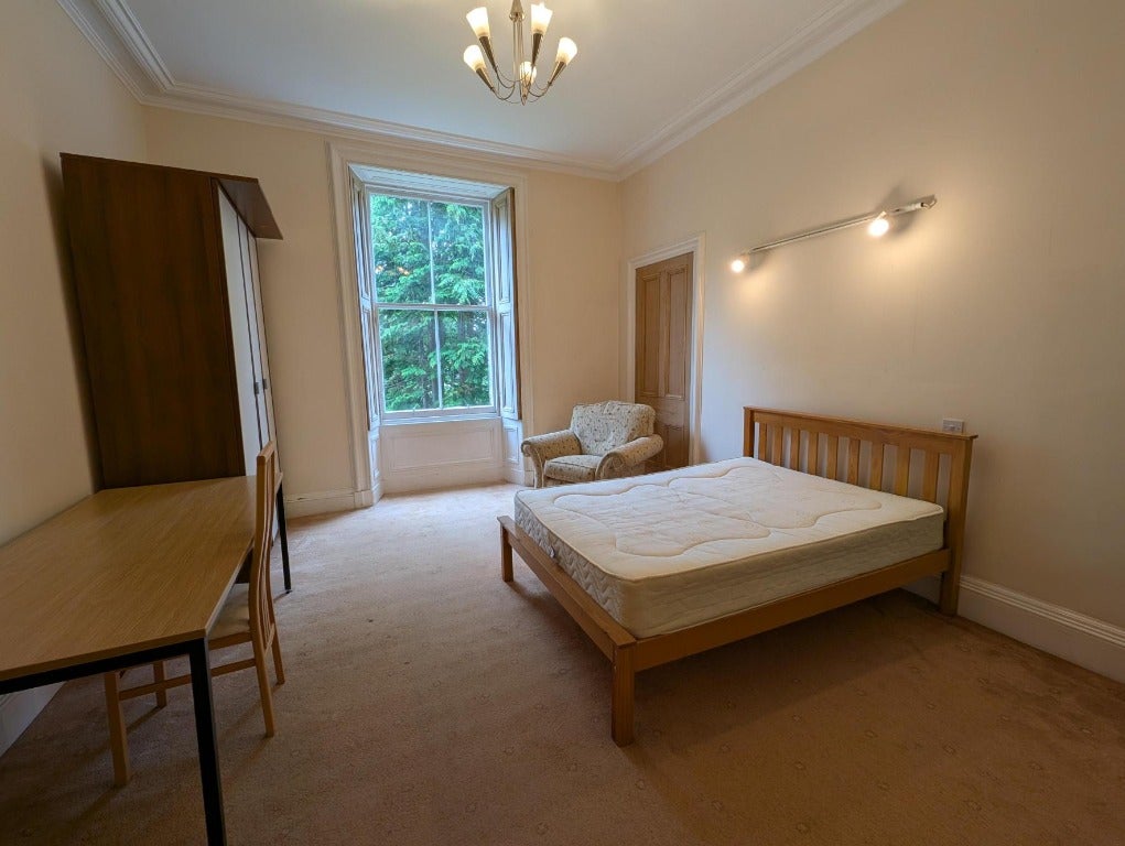 Flat Lutton Place in City of Edinburgh