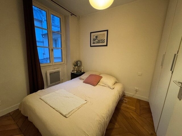 Flat Rue de Laborde in Paris