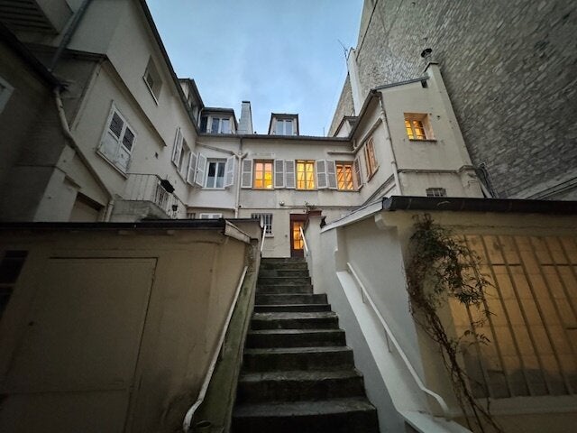 Flat Rue de Laborde in Paris