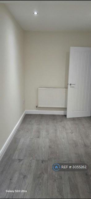 Flat Gladstone Street in Pont-y-waun