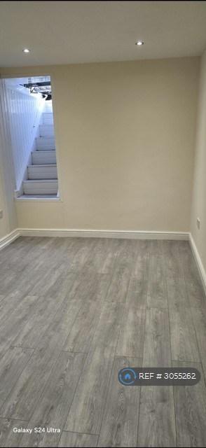 Flat Gladstone Street in Pont-y-waun