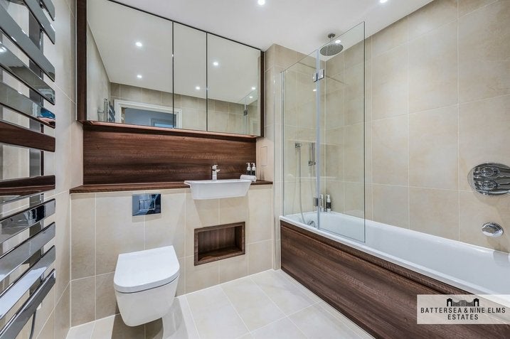 Flat Hebden Place in Greater London