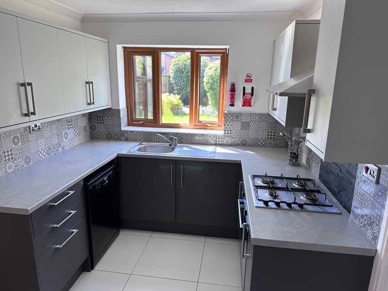 Room Crowhill Road in Nuneaton and Bedworth