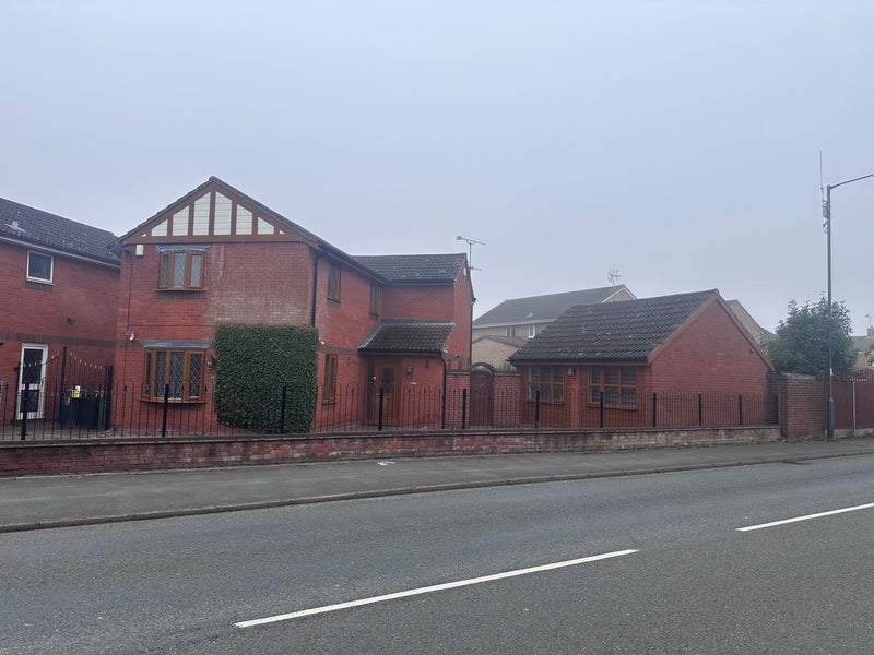 Room Crowhill Road in Nuneaton and Bedworth