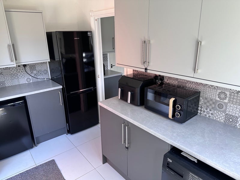 Room Crowhill Road in Nuneaton and Bedworth