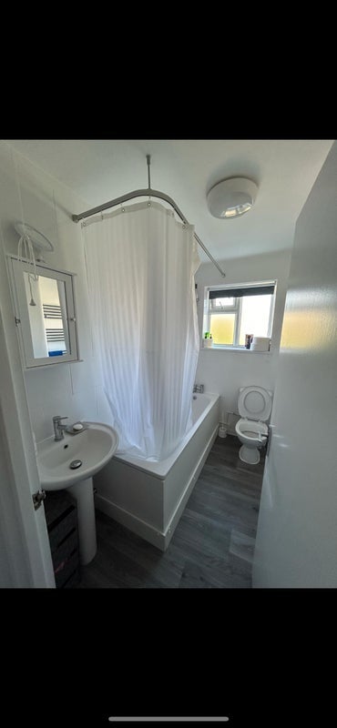 Room Brock Road in Greater London