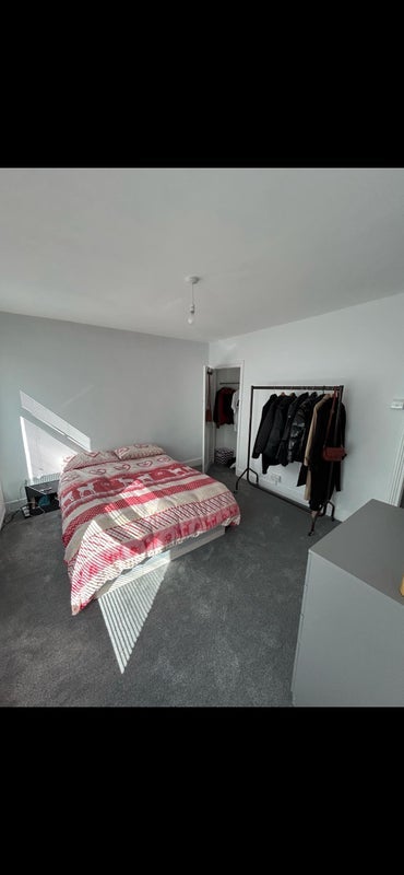 Room Brock Road in Greater London