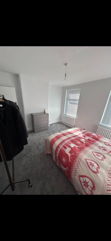 Room Brock Road in Greater London