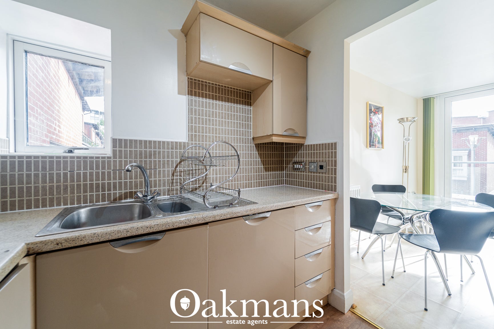 Flat Bradshaw Close in Birmingham