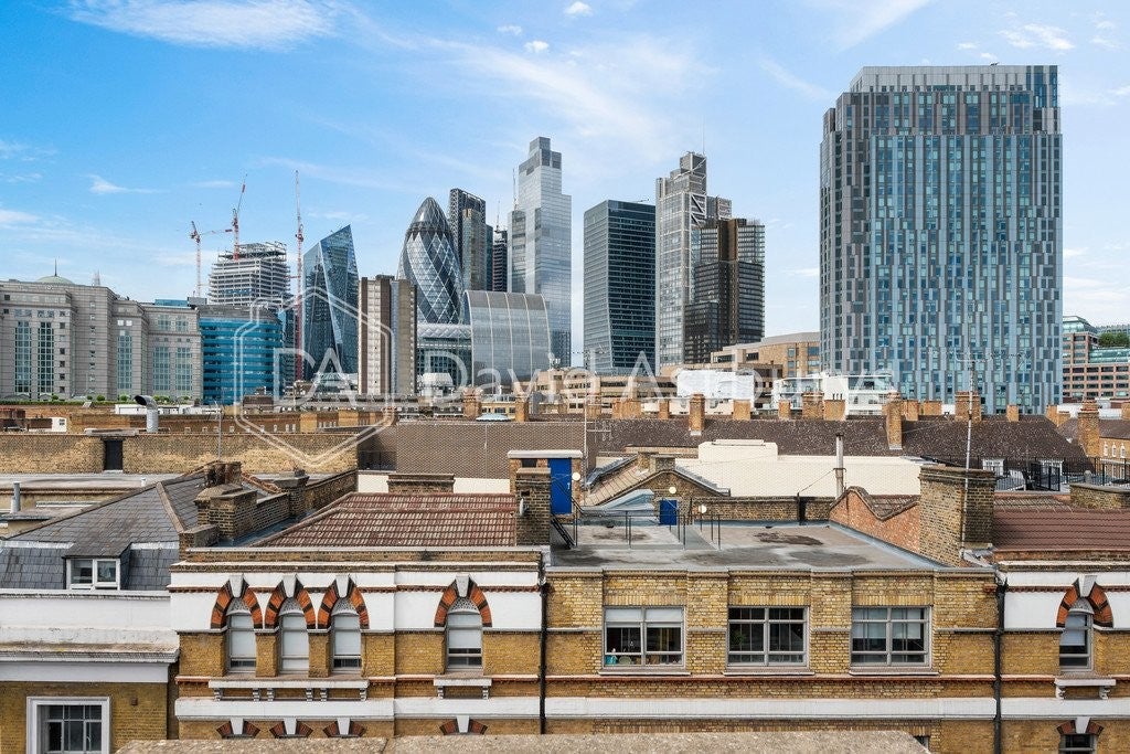 Flat Nathaniel Close in Greater London