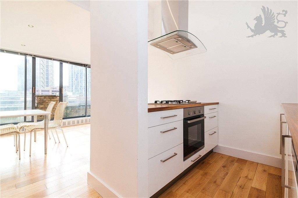 Flat Nathaniel Close in Greater London